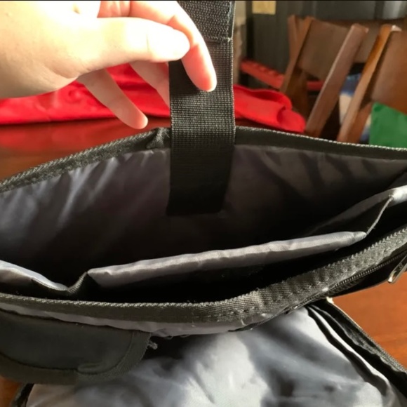 SwissGear Black Laptop Bag with Durable Design - Picture 7 of 7